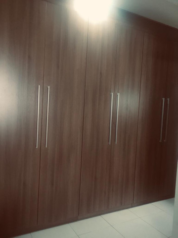 Guarda roupa. Usado, em bom estado. Possui 2,90m. Tem que trocar 3 dobradiças