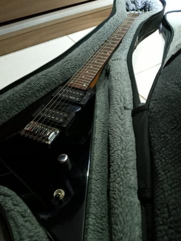 Guitarra Peavey vortex Especial Flying V NEGOCIÁVEL - Foto 2