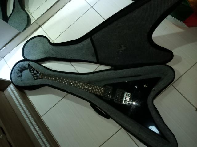 Guitarra Peavey vortex Especial Flying V NEGOCIÁVEL - Foto 4