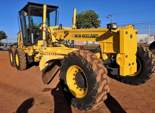 Motoniveladora Newholland RG140B