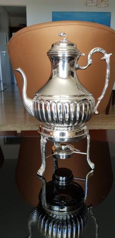 Samovar novo trabalhado em prata