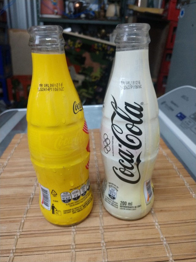 Duas garrafas antigas colecionadores  - Foto 6