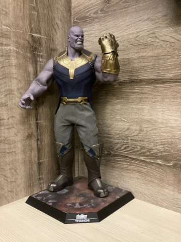 Thanos hot toys Guerra Infinita 