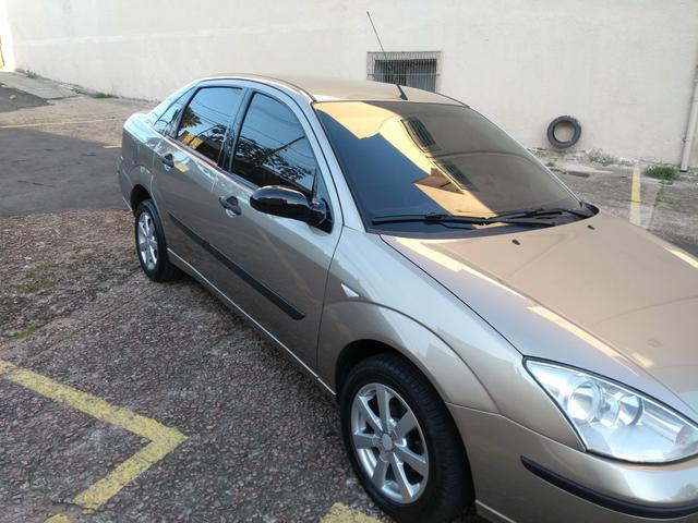 Focus sedan impecável