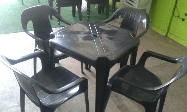 Mesa e cadeiras bistrô