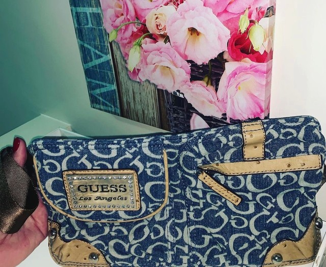 Pochetes Guess Novas