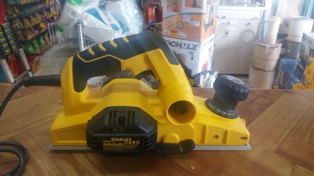 Plaina eletrica stanley 750w R$450,00 a vista novo sem uso com garantia - Foto 2
