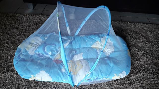 Almofada amamentação e mosquiteiro portátil