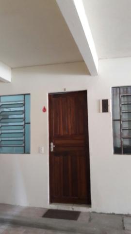 Kitinete Alugo 900,00