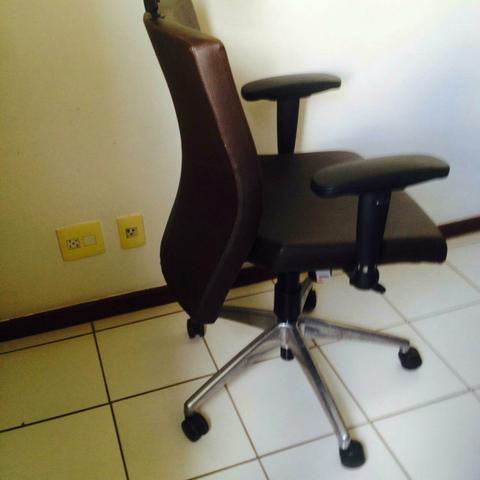Vendo Cadeira Executiva em Courino. Aceito Proposta - Foto 2