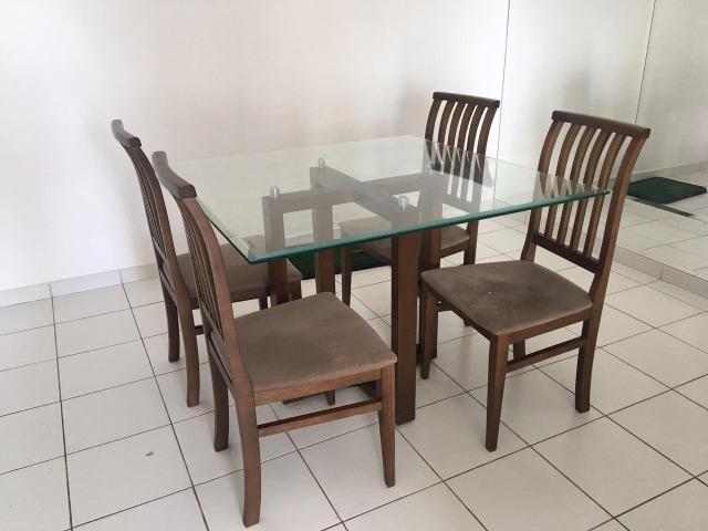 Mesa de Vidro e Cadeiras
