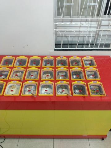 Vendo balcão de golozeima novinho - Foto 2