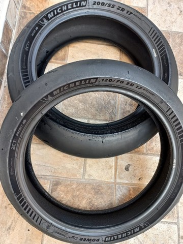 Par de pneus Michelin Power Cup2 200/55-17 e 120/70-17 - Foto 4