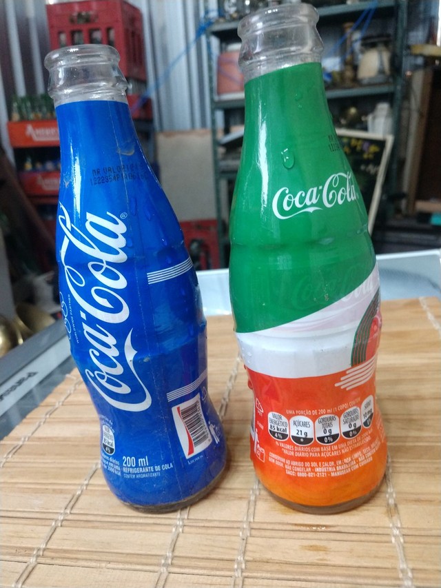 Duas garrafas refrigerante antigas  - Foto 5