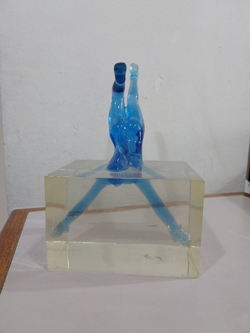 Escultura feminina premiada em acrílico:  "A Mergulhadora" - Foto 2
