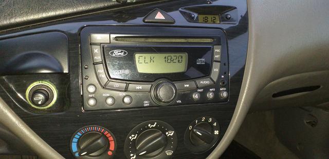 Focus Ghia Sedan 2001 - Foto 4