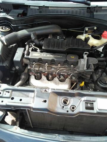 Corsa sedan 1.4 2009 - Foto 4