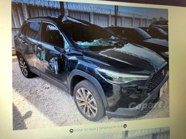 Toyota Corolla Cross 2022 com 1.700km vendido em peças