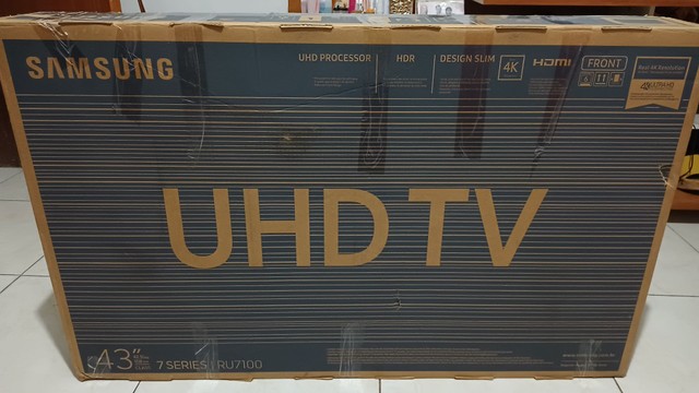 TV SAMSUNG 43" UHD TELA COM DEFEITO O ÁUDIO FUNCIONA PERFEITAMENTE 