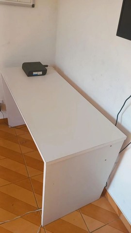 Mesa de computador em ótimo estado 