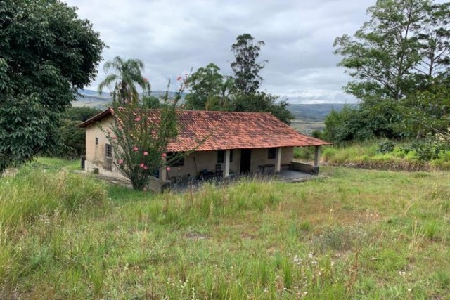 Fazenda de 122 ha, nascente de água cristalina (Temos varias opções).