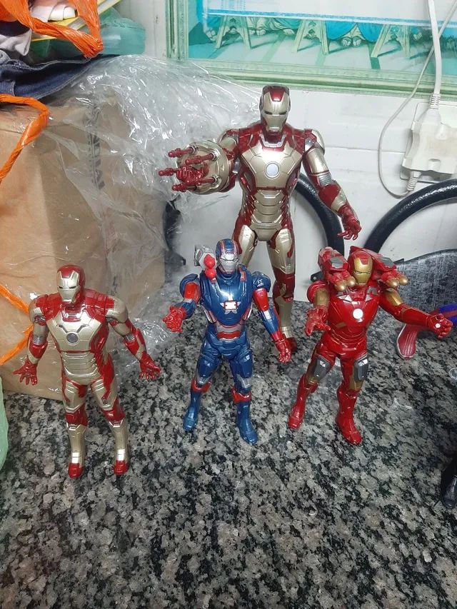 Bonecos homem de ferro eletrônico 