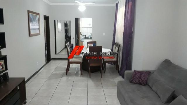 Apt amplo no 1 andar em local nobre da Ilha