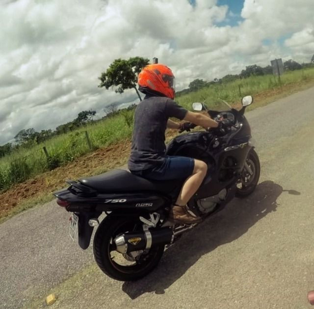 Suzuki GSX 750F Mônica - Foto 5