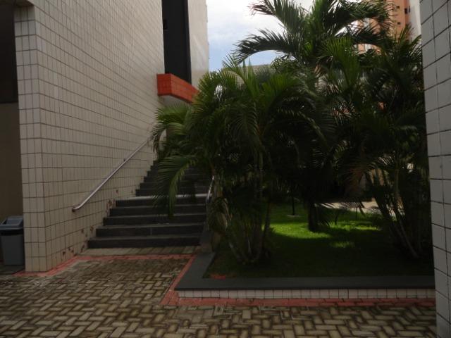 AP0303 - Apartamento com 3 dormitórios à venda, 108 m² por R$ 300.000 - Papicu - Foto 3