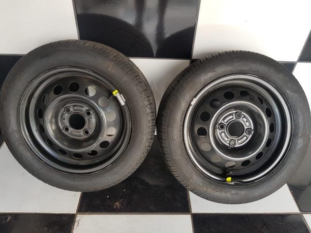 Jogo de pneus Pirelli aro 15"