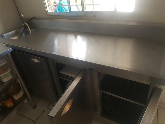 Pia com balcão refrigerado 3 portas tem mais coisas chama no chat - Foto 4