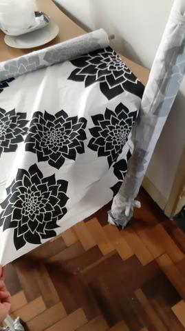 Tecido Branco com Flores - Foto 2