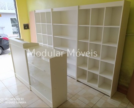 Balcão Caixa + Balcão Vitrine + 2 Colmeias + 1 Prateleira