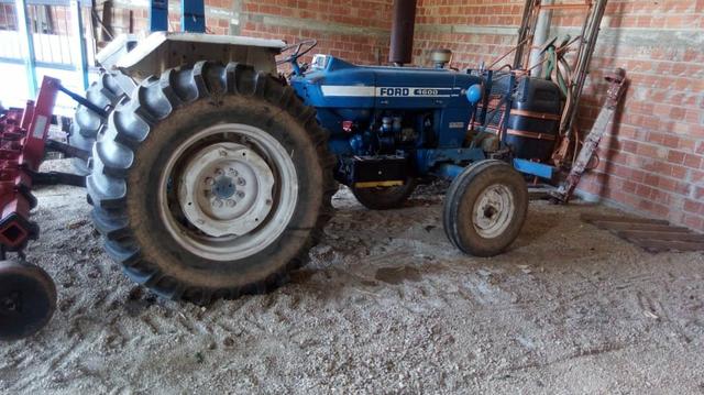 Vendendo Trator ford 4600