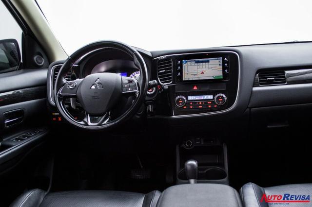 Mitsubishi Outlander 2.2 / 4x4 - Diesel - 2016 - Foto 19