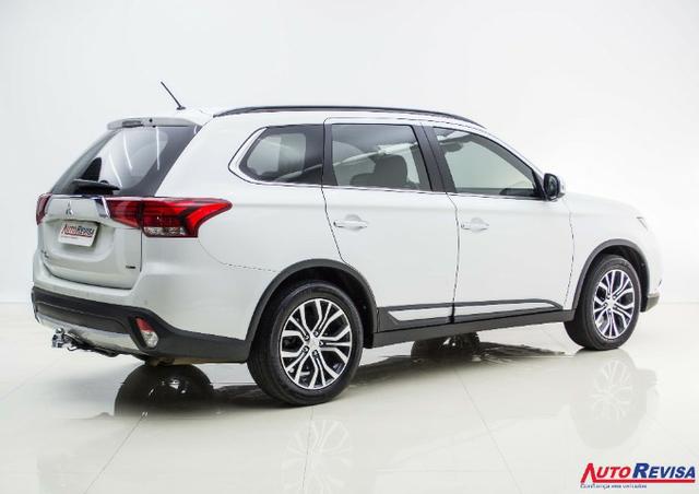 Mitsubishi Outlander 2.2 / 4x4 - Diesel - 2016 - Foto 11