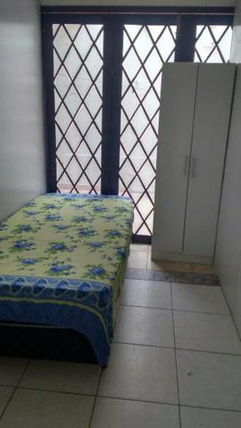 Quarto individual mobiliado com menores valores