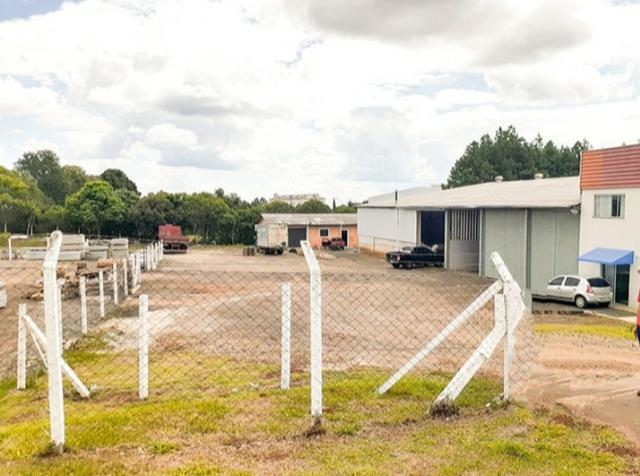 Alugo Barracões (podendo alugar separado) com escritório - Industrial Alfredo Gelisnki - Foto 2