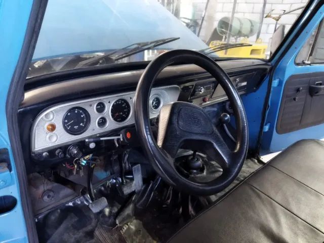 Ford F-4000 ano 1981 com Carroceria de madeira 4 metros