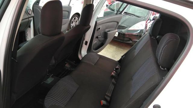 Renault Sandero Authentique 1.0 12V (Flex) 2018 - Foto 14