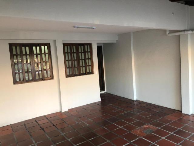 Sobrado: 3 quartos, ampla sacada e garagem coberta para 2 carros - Foto 15