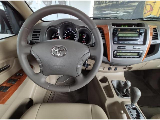 Toyota Hilux SW4 SRV 4X4 AUT 3.0 - Foto 13