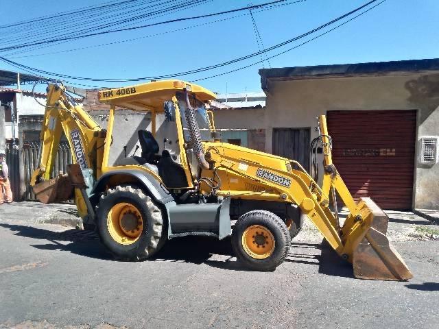 Retroescavadeira Randon