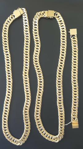 Correntes e pulseiras novas