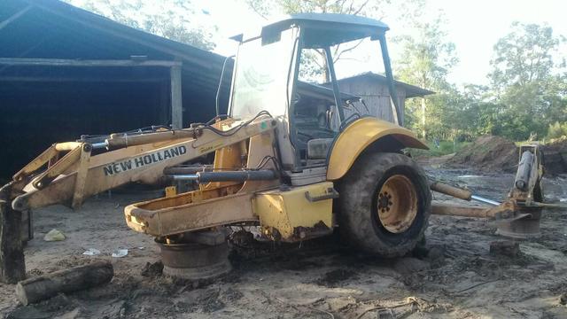 Retroescavadeira NEW HOLLAND LB90