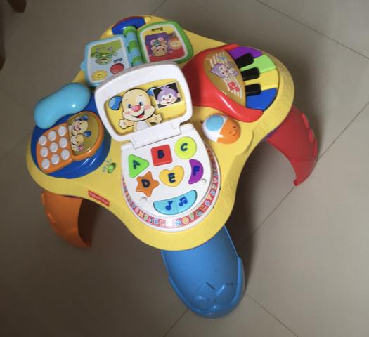 Mesa de Atividades Bilíngue do Cachorrinho - Fisher-Price e dois brinquedos importados