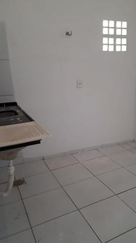 Aluga-se quitinete próximo à avenida Silas Munguba água e luz incluso . *25 - Foto 2