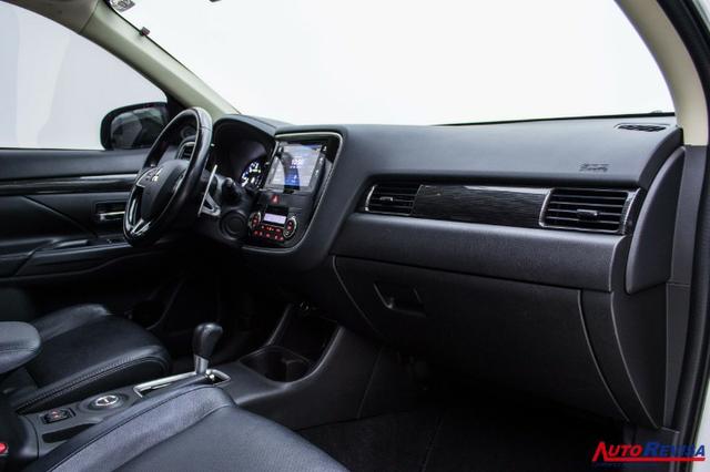 Mitsubishi Outlander 2.2 / 4x4 - Diesel - 2016 - Foto 18