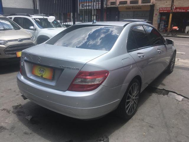 Mercedes C180 Kompressor 1.6 Turbo Blue Efficiency + rodas aro 18 da AMG - Linda demais! - Foto 4