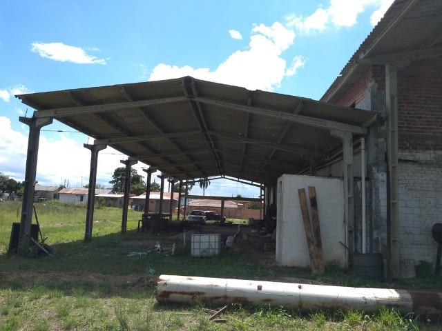 REF 2418 - Área com 24.177 m², sendo 11.000 m² de área limpa e plana. 2 barracões - Foto 9